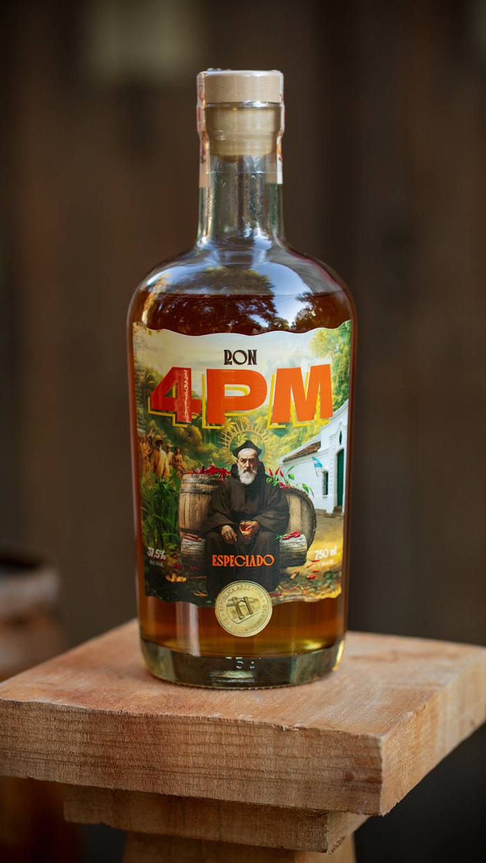 4PM Ron Especiado